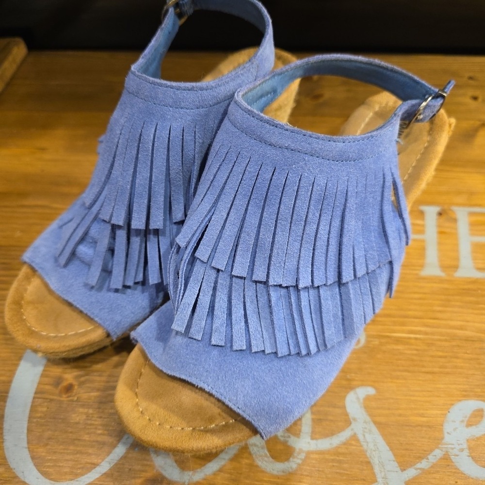 Minnestona Chambray Blue Fringed 3 Inch Wedges Size 9
